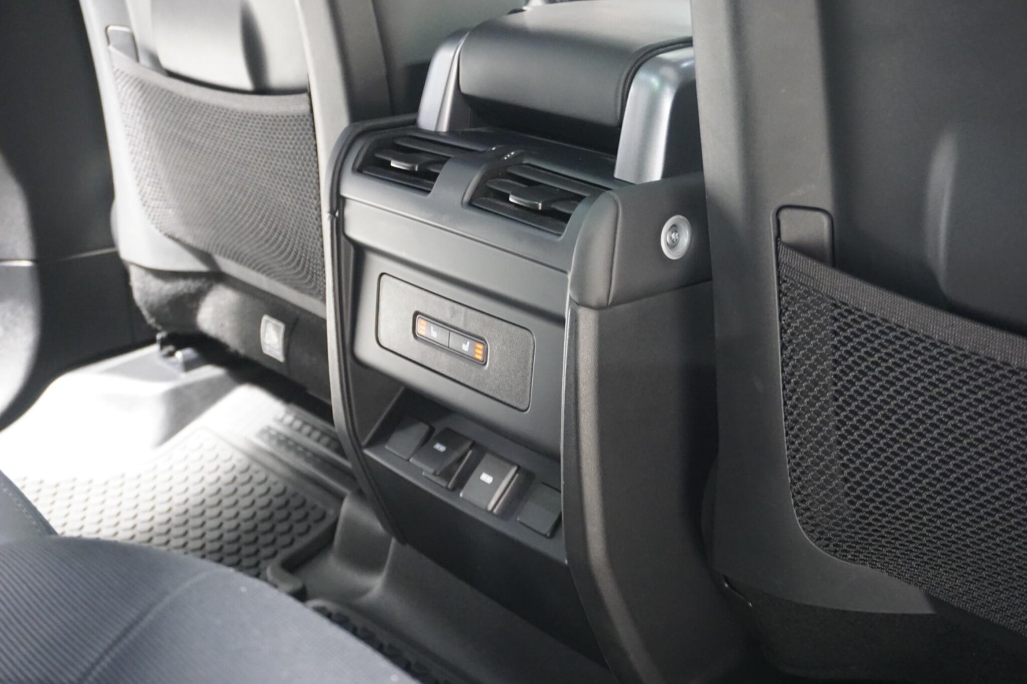 Land Rover Defender 110 3.0 D300 MHEV X-Dynamic HSE SUV 5dr Diesel Auto 4WD Euro 6 (s/s) (300 ps)